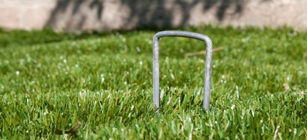 Kunstgras in de tuin - Nobel Grass - Grondankers - Kunstgras kopen